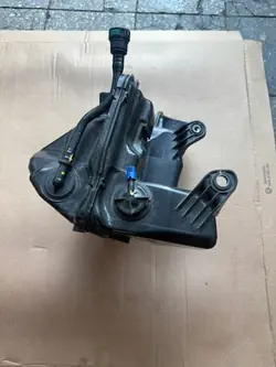 VW Caddy 2K5 AdBlue-tank OEM 2K5131877B - Begagnad