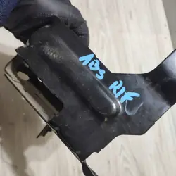 ABS-Pumpenhalterung OEM 27427 für Peugeot Rifter