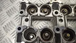 Nokka-akselin kiinnityspohja OEM R6120160204 Mercedes