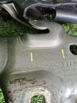 Charnière de Capot Audi A5 II Gauche Avant OEM 8W6823301E