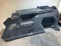Höger bagageutrymmesfoder OEM 0095556 för Volvo XC60 2016