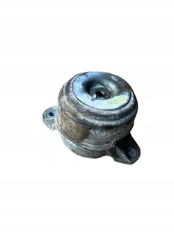 Moottorin kiinnike Mercedes W218 W212 A2122403317