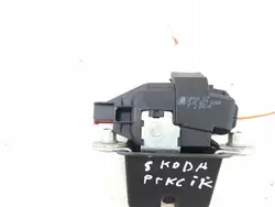 Fechadura do porta-malas Skoda Praktik 2011 5J8827501A
