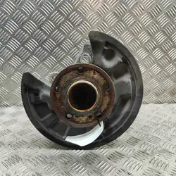 Mercedes-Benz CLA C117 X117 W117 2016 Vänster Bakhjulnav