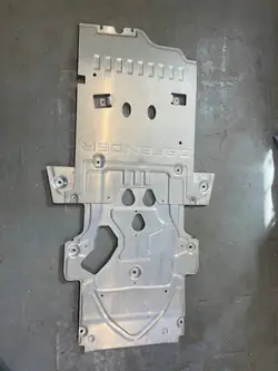 Protection sous-moteur OEM L8B2-6E028-AB pour Land Rover Defender