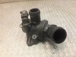 Mercedes-Benz Termostaatti OEM 2662030675 A W169:lle