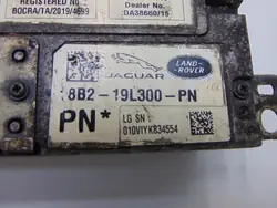 L8B2-19L300-PN Radio Navigaatio Jaguar F-Pace:lle