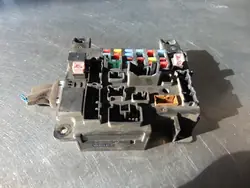 Caja de fusibles Mitsubishi Lancer OEM 8637A477 - Usado