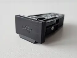 Tomada USB Mitsubishi Outlander OEM K129021 - Usado