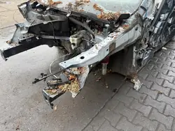 VW Caddy III vasen pitkittäispalkki neljänneslevy
