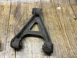 Jousituskiinnike OEM Audi A4 B5 Takaosa Quattro