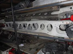 Mazda MX-5 NB Miata taka-akselin tasauspyörästön kiinnike OEM SJO993