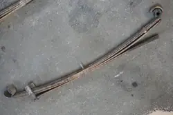 Suzuki Samurai Hintere Blattfedern OEM 000003