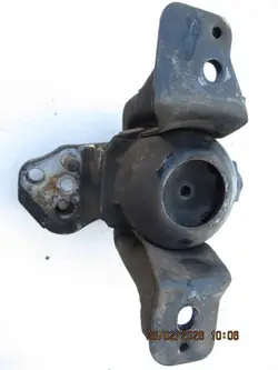 Toyota Yaris I 1.4 D4D Moottorin Kiinnike OEM