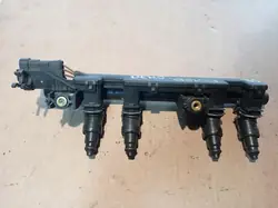 Brandstofrail Injectoren Renault 7700114546