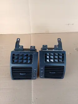 Grelhas de ventilação laterais VW Touran 2004 OEM LB5N 2.0 TDI