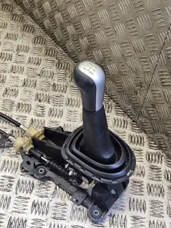Schalthebel Toyota Yaris 2007 OEM 335300D040