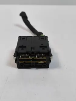 Audi A6 C7 AUX USB-portti OEM 4G0035736