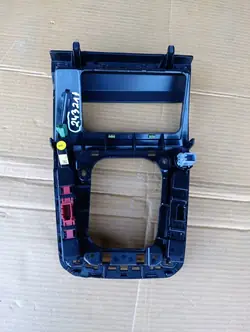 VW Passat B8 Tunnelikytkinkehys OEM 3G1864263A