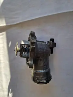 Termostat MERCEDES 3.0 CDI V6 OM642 A6422001615