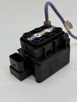 Bloco válvulas suspensão ar OEM 4H0616013A - Usado