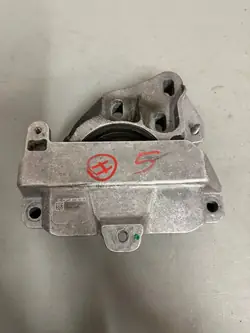 Mercedes-Benz Engine Mount A2472403100