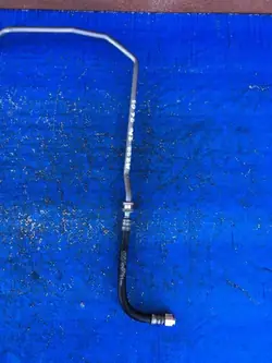 Conducto de aceite Mercedes W222 OEM A2222702405 - Usado