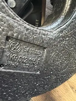 VW Golf 6 Varaumarengan Vaahtomuovi OEM 1K0012115F