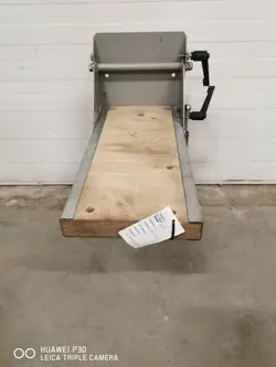 Base pivotante pour étau d'établi