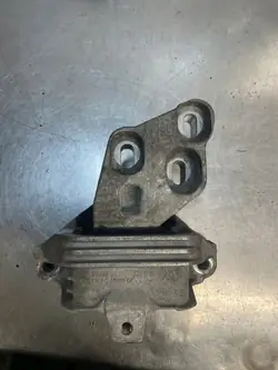 Moottorin Kiinnike OEM A2462400217 Mercedes A-Luokka W176