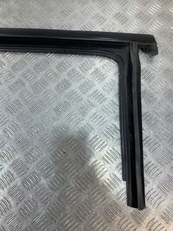 Joint de vitre porte arrière Jeep Compass OEM FBZ27650