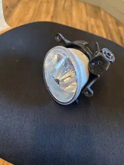 Ampare anti-brouillard halogène Toyota Yaris III gauche avant OEM 81220-02110