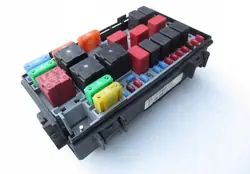 Boîte à fusibles compartiment moteur Fiat Grande Punto 51737884