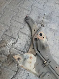 Travesaño delantero Suzuki Swift MK6 1.3B OEM
