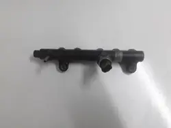 Rail d'injecteur Ford Kuga II 2017 OEM 9674300080
