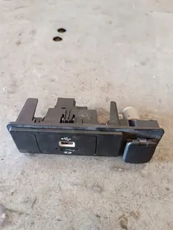 Cache prise USB Ford Mondeo mk5 OEM DRWT-23211