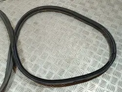 Jeep Compass baklucktätning OEM FBZ25823 - Begagnad