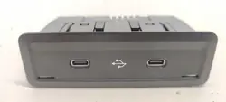 Enchufe USB Mercedes OEM A2478207502 - Usado