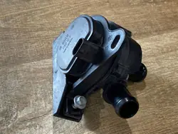 Jaguar XE 2016 Vesipumppu OEM DX2318D474AC
