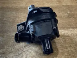 Pompe à eau Jaguar XE 2016 OEM DX2318D474AC