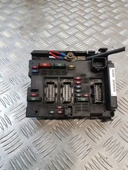 Módulo de Caja de Fusibles Peugeot 307 OE 9646405380