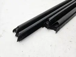 Audi Q3 framdörrs fönsterpackning OEM 83A837479B