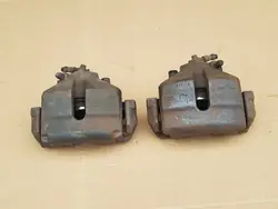Bremssättel + Halter - Vorne / VW Touran I - Golf V - Audi A3 8P