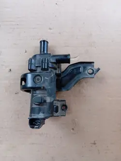 Extra vattenpump Toyota Prius II 1.5 03-09 OEM