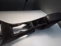 Volvo V40 konsoli käsinoja OEM 31306634 - Käytetty