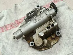Käytetty Audi öljypumppu OEM 06H115105AF A4 B8