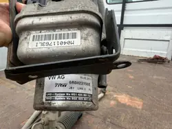 Bomba dirección asistida Skoda Fabia II VW Polo 6R0423156B