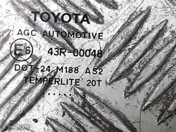 Toyota Yaris dörrglas OEM e643r00048 - Begagnad