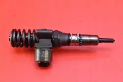 Ruiskutuspumppu OEM 03G130073B Audi A3 2.0 TDI:lle
