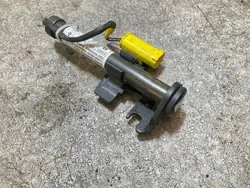 BMW Motorhuvegnagelpatron OEM 18331310 - Begagnad